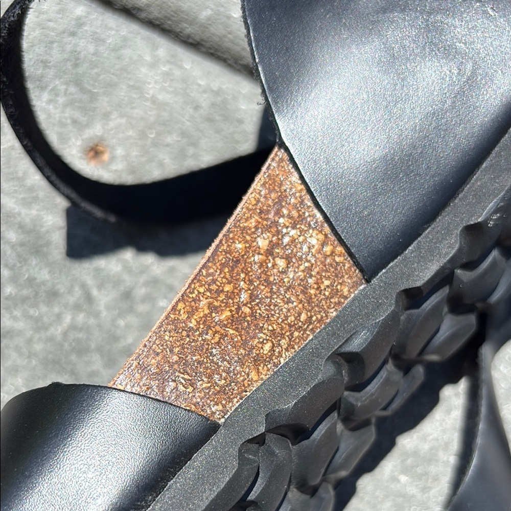 NWOT Lunita Women’s Black Leather Sandals, Peep Toe, Cut Out Design, Size 9 1/2 - Picture 14 of 17